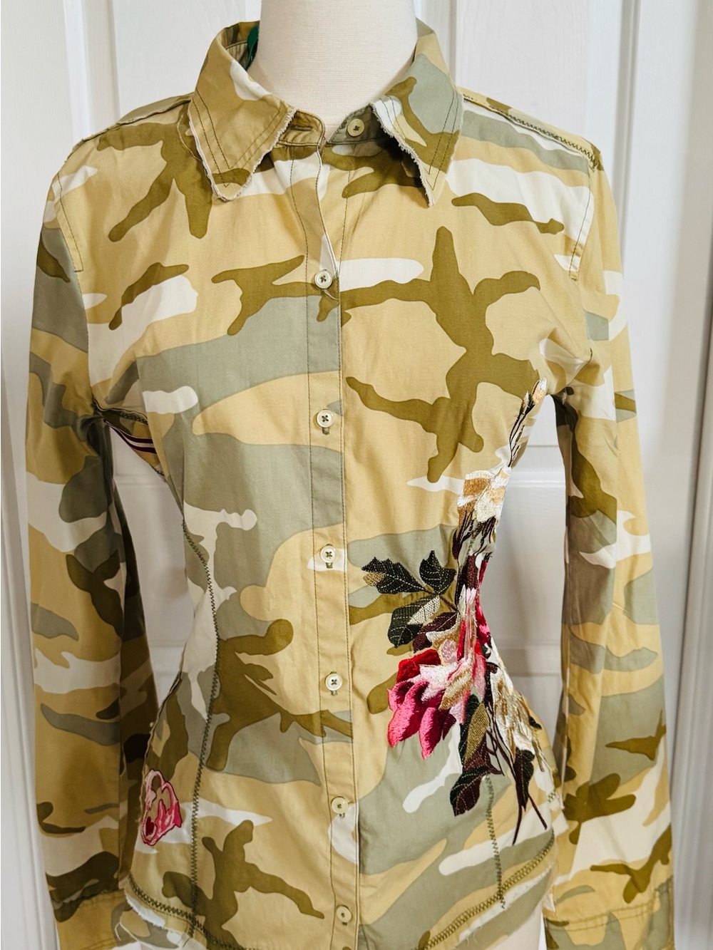 Camouflage Floral Embroidered Button-Down Shirt - Olive/Tan